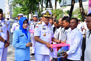 Jelang HUT ke-79 TNI AL, Komandan Puspenerbal Ziarah TMP 10 November Surabaya