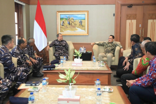 Tingkatkan Sinergitas, Komandan Puspenerbal Lakukan Kunjungan Kerja ke Pj. Gubernur Jatim