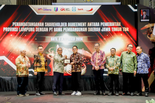Pj. Gubernur Jatim Saksi Kerja Sama Bank Jatim-Bank Lampung, Dorong Akses Keuangan dan Digitalisasi
