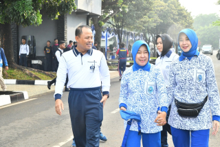 Komandan Puspenerbal Olahraga Bersama Kasal Jelang HUT ke-79 Korps Marinir 2024