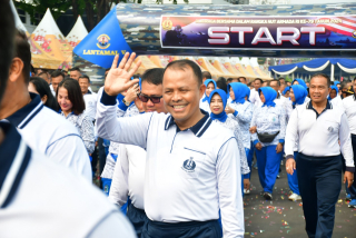 Komandan Puspenerbal Olahraga Bersama Wakasal Jelang Peringatan Puncak Hari Armada Rl 2024