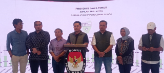 KPU Jatim Pantau Hasil Suara Lewat SIREKAP, Tangani Insiden yang Menimpa Petugas