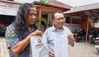 Tim Hukum Cabup Kediri Deny - Mudawamah Laporkan Dugaan Money Politic