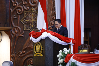 Sikapi Pandangan Fraksi, Pj. Gubernur Jatim Tegaskan Komitmen Meningkatkan PAD di APBD 2025