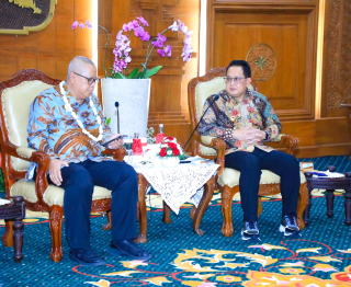 Menyapa Dunia, Pj. Gubernur Adhy Pamerkan Pesona Jatim ke Delegasi Fam Trip Kemenlu RI