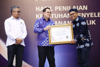 Kualitas Hidup Warga Jatim Meningkat! Berkat Penghargaan Pelayanan Publik