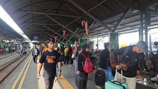 Kepadatan Penumpang Kereta Api di Daop 8 Surabaya Meningkat Jelang Libur Natal dan Tahun Baru