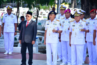 Jelang Peringatan Hari Armada Rl 2024, Komandan Puspenerbal Ziarah Taman Makam Pahlawan