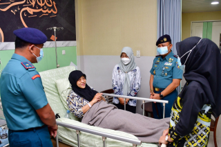 Komandan dan Pejabat Utama Puspenerbal Takziah Keluarga Prajurit yang Ditinggal Wafat Anaknya