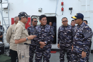 Komandan Puspenerbal Saksikan Penembakan Senjata Khusus TNl AL dalam Latopslagab ll 2024