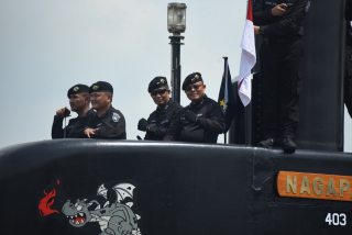 Komandan Puspenerbal Terima Brevet Kehormatan Hiu Kencana dari Kasal