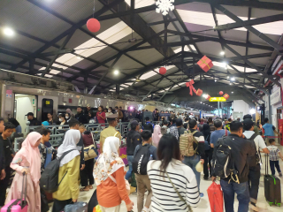 Pelanggan Kereta Api Daop 8 Surabaya Meningkat Menjelang Libur Tahun Baru 2025