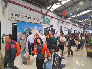 29.978 Penumpang Padati Kereta Api Akhir Libur Nataru
