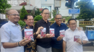 PSI Surabaya Bagikan Ratusan Gembok Cakram Gratis untuk Warga