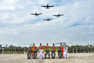 Disambut Archer Flight, Lima Rajawali Laut Muda Resmi Bergabung Menjadi Pengawak Penerbangan TNl AL