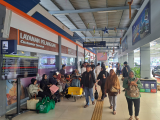 Hari Minggu Terakhir Di Libur Lebaran, 51.472 Penumpang Gunakan KA Di Daop 8