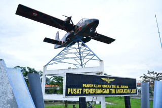 Fasharkan Pesud Puspenerbal Rampung Pasang Pesud Nomad Gantikan Ilyushin-28 di Bundaran Flyover Djuanda