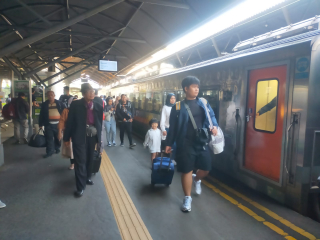 Volume Pengguna Commuter Line Naik, KAI Commuter Catat Pertumbuhan Positif di April 2025