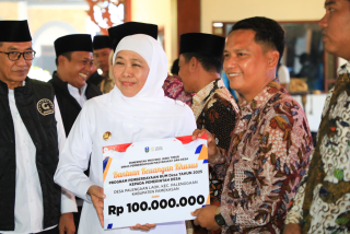 Perkuat Perlindungan Sosial, Gubernur Khofifah Salurkan Bantuan Rp6,37 Miliar di Pamekasan