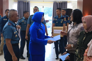 Jelang HUT ke-69 Penerbangan TNl AL, Puspenerbal Berikan Taliasih kepada Warakawuri