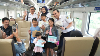 Semakin Dekat dengan KAI", Daop 8 Surabaya Sapa Pelanggan di Masa Liburan Sekolah dengan Hadiah Menarik