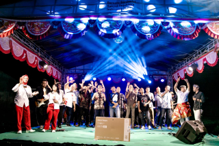 Tingkatkan Kekompakan, Warga Jade Hamlet RW 14 Meriahkan HUT RI dengan Pentas Seni Empat Sisi Panggung