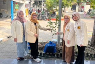 Latih Produk Kemasan dan Kualitas, Dosen UWKS Berdayakan UMKM Sememi