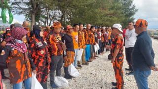 Pemuda Pancasila Surabaya Gelar Aksi Bersih-Bersih Pantai Kenjeran