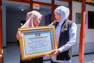 Tinjau Langsung, Gubernur Khofifah Pastikan Rumah Bedah Jember Bersanitasi Baik