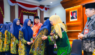 Gubernur Khofifah Resmi Lepas 59 Orang Kafilah Jatim STQHN XXVIII di Sulawesi Tenggara