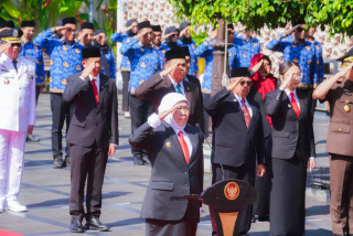 Jelang Hari Jadi ke-80 Jatim, Gubernur Khofifah Pimpin Ziarah ke Makam Bung Karno di Kota Blitar