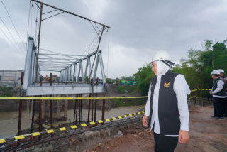 Gubernur Khofifah Pastikan Jembatan Kutorejo Siap Dibuka Bulan Depan