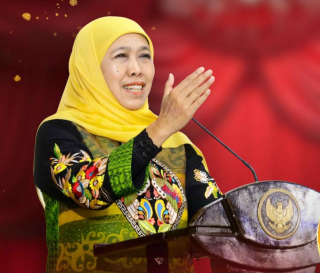 Terima Penghargaan Indonesia Kita Awards, Gubernur Khofifah: Dongkrak Ekonomi Jatim Melalui Desa Mandiri dan KDKMP