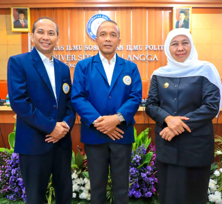 Gubernur Khofifah Hadiri Sidang Doktoral Kapolda Jabar di Kampus UNAIR