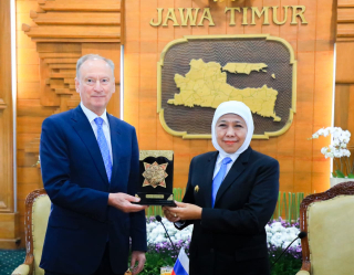 Gubernur Khofifah Sambut Penasihat Presiden Federasi Rusia, Bahas Bidang Maritim dan Pendidikan