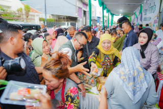 Pasar Murah Digelar di Simokerto, Gubernur Khofifah Jaga Stabilitas Harga Jelang Nataru