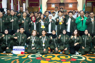 161 Atlet dan Pelatih SEA Games Terima Bonus Rp8 Miliar dari Gubernur Khofifah