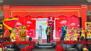 Pesona Kuda Api Hidupkan Malam Imlek 2026 di Mercure Surabaya Grand Mirama