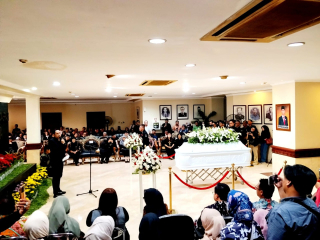 Ribuan Pelayat Antar Kepergian Ketua DPRD Surabaya Adi Sutarwijono