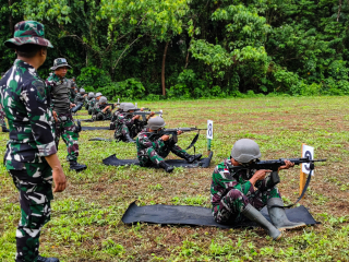 Tingkatkan Naluri dan Kemampuan Tempur, Personel Kodaeral lX Jalani Latihan Menembak Laras Panjang
