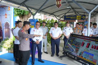 Kapolri Tinjau Kesiapan Angkutan Lebaran di Stasiun Surabaya Gubeng
