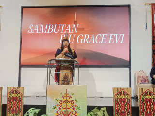 Grace Evi Ekawati Raih Gelar Adat Dayak, Tegaskan Peran sebagai Pemersatu Bangsa