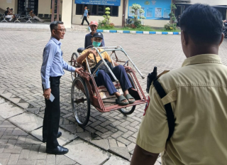 Suguhkan Pelayanan Prima Adpel Samsat Bangkalan, Berikan Perhatian Lebih Pada Wajib Pajak Disabilitas
