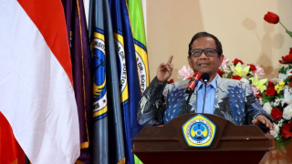 Unitomo Hadirkan Mahfud MD, Kupas Kebangsaan dan Supremasi Hukum