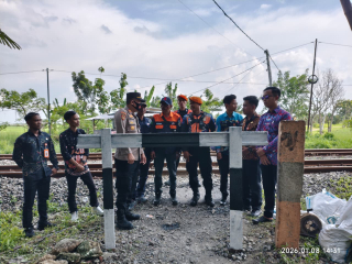 KAI Daop 8 Ajak Masyarakat Utamakan Keselamatan di Perlintasan Kereta
