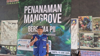 TPS Salurkan 2.000 Bibit Mangrove ke Gresik, Perluas Program Donasi Oksigen Bersama PII