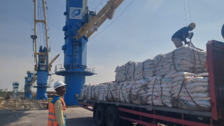 Pelabuhan Gresik Makin Dipercaya, Volume Bongkar Muat Naik 18,7 Persen
