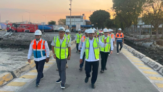 Waka I BP BUMN Tinjau Pelabuhan Gresik, Dorong Penguatan Layanan Logistik Nasional