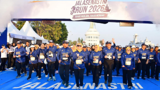 HUT ke-80 Jalasenastri Meriah, Dankodaeral IX Hadiri Run dan Bakti Sosial di Surabaya