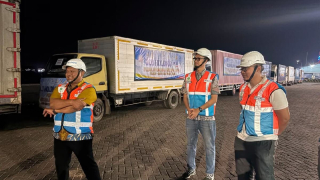  Pelindo Fasilitasi Pengiriman Bantuan Gempa NTT dari Tanjung Perak